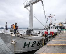 Porto de Paranaguá recebe navio da Marinha para exercício de oficiais do Exército