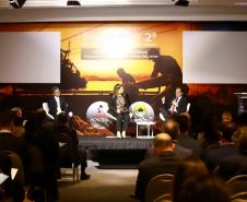 Nesta sexta-feira (25), no Hotel Bourbon, em Curitiba, o secretário nacional de Portos e Transportes Aquaviários (SNPTA), Fabrizio Pierdomenico, e o diretor-presidente da Portos do Paraná, Luiz Fernando Garcia, abriram a programação de painéis do 2º Seminário Portos Brasileiros. 