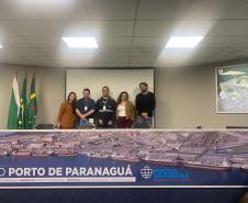 Acadêmicos da Unespar fazem visita técnica ao Porto de Paranaguá