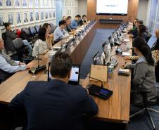 Comitiva com empresários chineses visita a Portos do Paraná