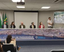 Portos do Paraná sedia formatura de mulheres operadoras de empilhadeira