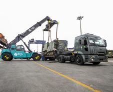 Porto de Paranaguá recebe mais 30 unidades de blindados para o Exército Brasileiro