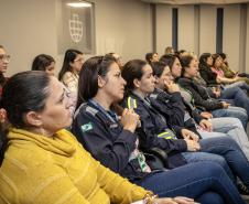 Especialistas em saúde realizam palestra sobre outubro rosa na Portos do Paraná