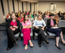 Especialistas em saúde realizam palestra sobre outubro rosa na Portos do Paraná