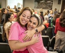 Especialistas em saúde realizam palestra sobre outubro rosa na Portos do Paraná