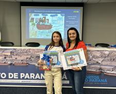 Alunos premiados do Porto Escola navegam pela Baía de Paranaguá