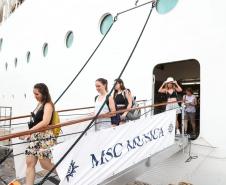 Navio MSC Musica atraca pela primeira vez em Paranaguá