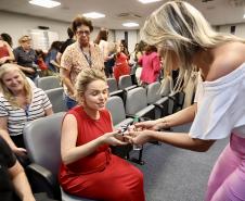 Colaboradoras da Portos do Paraná participam de evento sobre o sagrado da mulher