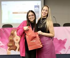 Colaboradoras da Portos do Paraná participam de evento sobre o sagrado da mulher