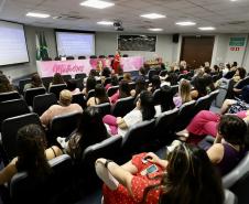 Colaboradoras da Portos do Paraná participam de evento sobre o sagrado da mulher