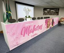 Colaboradoras da Portos do Paraná participam de evento sobre o sagrado da mulher