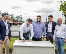 Portos do Paraná e de Santos assinam carta de intenções