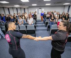 Aulão traz noção de defesa pessoal para mulheres da Portos do Paraná