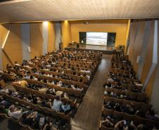 Portos do Paraná arrecada 300 quilos de alimentos em palestra na Isulpar