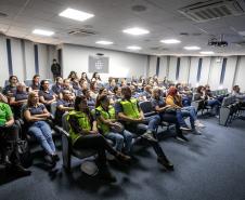 Porto de Paranaguá recebe mulheres da Cooperativa Agrária em visita técnica