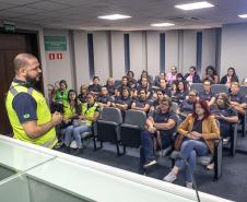 Porto de Paranaguá recebe mulheres da Cooperativa Agrária em visita técnica