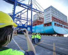 Porto de Paranaguá recebe mulheres da Cooperativa Agrária em visita técnica