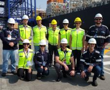 Participantes do 31º CooperaPortos visitam cais do Porto de Paranaguá