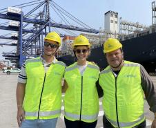 Participantes do 31º CooperaPortos visitam cais do Porto de Paranaguá