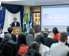 Portos do Paraná é apresentada a grupo de empresários do Leste do Estado - Com palestra e visita técnica, cerca de 80 comerciantes, industriais e prestadores de serviço puderam ver de perto as potencialidades dos Portos de Paranaguá e Antonina