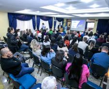 Portos do Paraná é apresentada a grupo de empresários do Leste do Estado - Com palestra e visita técnica, cerca de 80 comerciantes, industriais e prestadores de serviço puderam ver de perto as potencialidades dos Portos de Paranaguá e Antonina