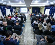Portos do Paraná é apresentada a grupo de empresários do Leste do Estado - Com palestra e visita técnica, cerca de 80 comerciantes, industriais e prestadores de serviço puderam ver de perto as potencialidades dos Portos de Paranaguá e Antonina