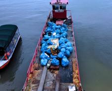 Portos do Paraná participa de mutirão de limpeza na Ilha do Mel e retira quase 3 toneladas de resíduos