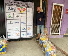 Comunidade portuária paranaense entrega cestas básicas para famílias atingidas por enchentes no RS