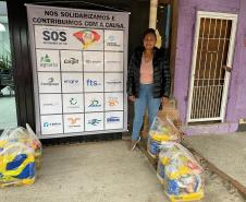 Comunidade portuária paranaense entrega cestas básicas para famílias atingidas por enchentes no RS