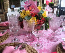 Mulheres prestigiam Feijoada Rosa da Portos do Paraná