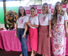 Mulheres prestigiam Feijoada Rosa da Portos do Paraná