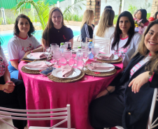Mulheres prestigiam Feijoada Rosa da Portos do Paraná