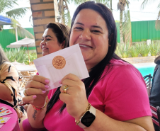 Mulheres prestigiam Feijoada Rosa da Portos do Paraná