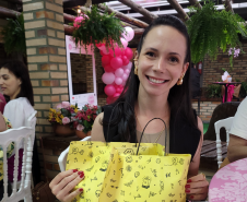 Mulheres prestigiam Feijoada Rosa da Portos do Paraná