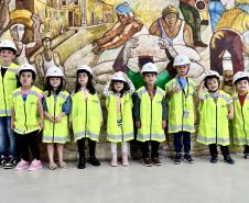 Portos do Paraná realiza ação com filhos de portuários em homenagem ao Dia das Crianças