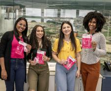 Emoção e informação marcam celebração do Outubro Rosa na Portos do Paraná