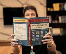 Advogada da Portos do Paraná assina capítulo em livro de referência nacional para logística farmacêutica 