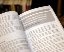 Advogada da Portos do Paraná assina capítulo em livro de referência nacional para logística farmacêutica 