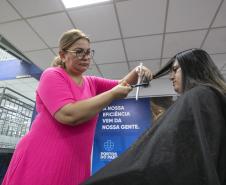 Portuários do Paraná doam cabelos para campanha Outubro Rosa