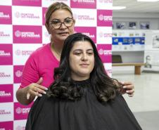 Portuários do Paraná doam cabelos para campanha Outubro Rosa