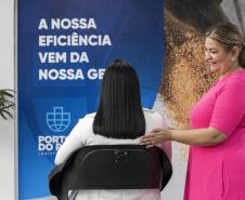 Portuários do Paraná doam cabelos para campanha Outubro Rosa