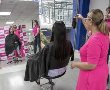 Portuários do Paraná doam cabelos para campanha Outubro Rosa