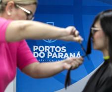 Portuários do Paraná doam cabelos para campanha Outubro Rosa