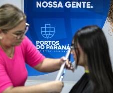 Portuários do Paraná doam cabelos para campanha Outubro Rosa