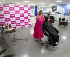 Portuários do Paraná doam cabelos para campanha Outubro Rosa