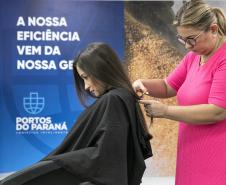 Portuários do Paraná doam cabelos para campanha Outubro Rosa