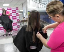 Portuários do Paraná doam cabelos para campanha Outubro Rosa