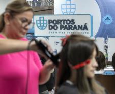 Portuários do Paraná doam cabelos para campanha Outubro Rosa