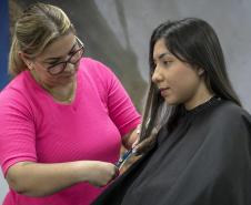 Portuários do Paraná doam cabelos para campanha Outubro Rosa