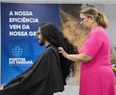 Portuários do Paraná doam cabelos para campanha Outubro Rosa
